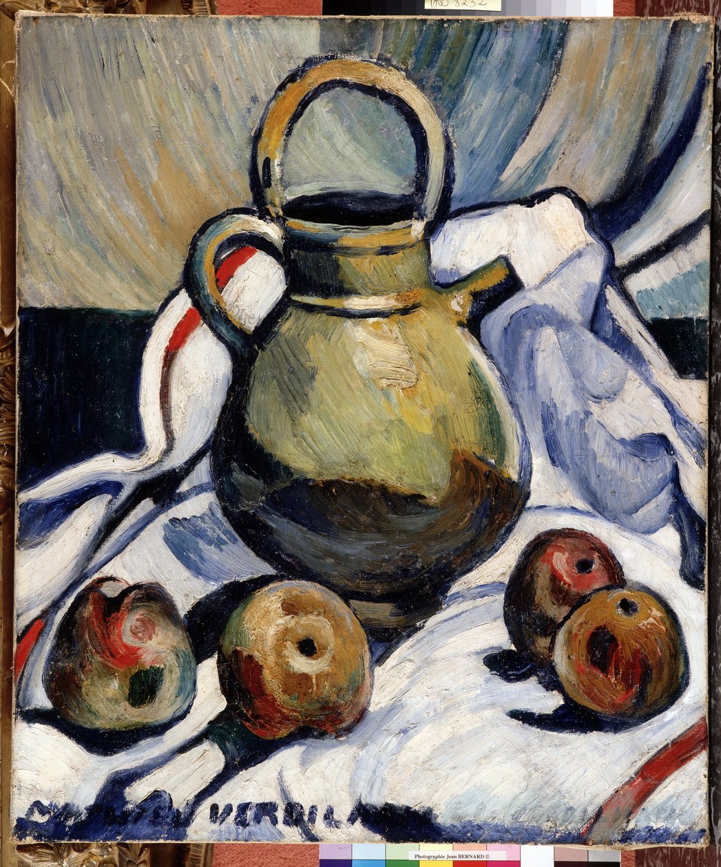 Louis Mathieu Verdilhanin (1875-1928) asetelma kannulla ja omenoilla maalaus Dim. 55x46 cm Pakollinen maininta: Kokoelman perustan terveisiä Provencesta, Marseillesta tekijältä Louis Mathieu Verdilhan