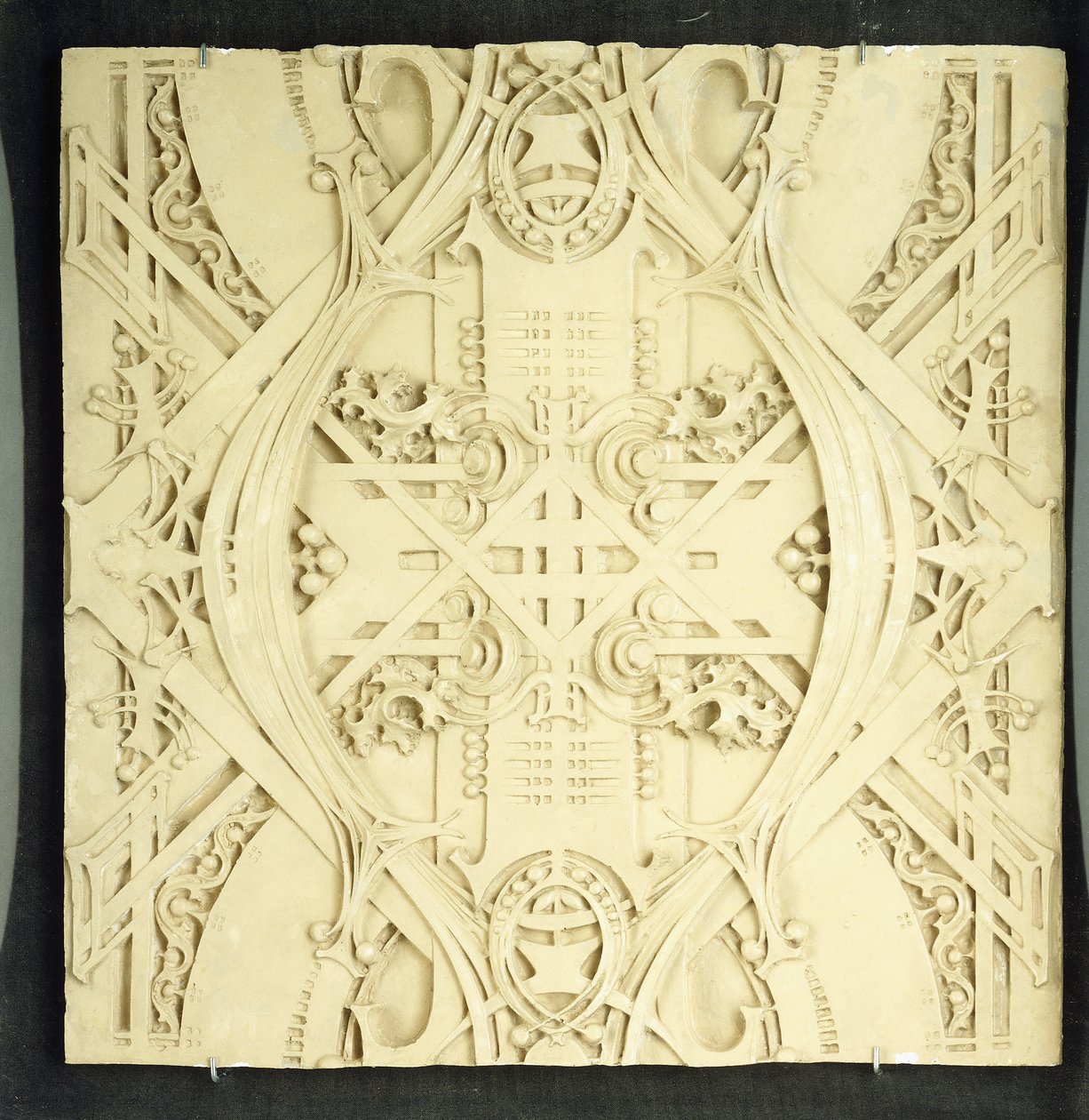 Katon fragmentti, koristeltu monimutkaisilla kääröillä ja lehvistövälineillä, 1906-1908 tekijältä Louis Sullivan