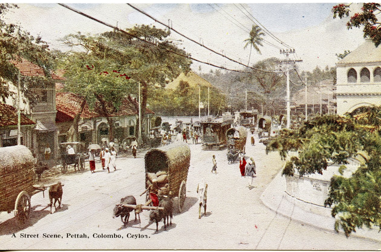 Katunäkymä, Pettah, Colombo, Ceylon, noin 1900-20 (käsivärillinen valokuva). tekijältä Ltd. Ceylon Plâté