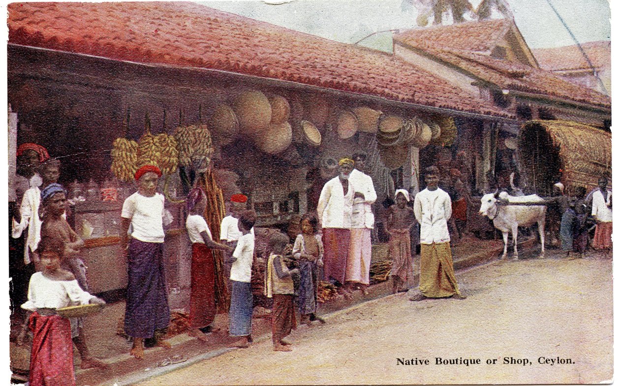 Alkuperäiskansojen putiikki tai kauppa, Ceylon, noin 1900-20 (käsivärivalokuvattu valokuva). tekijältä Ltd. Ceylon Plâté