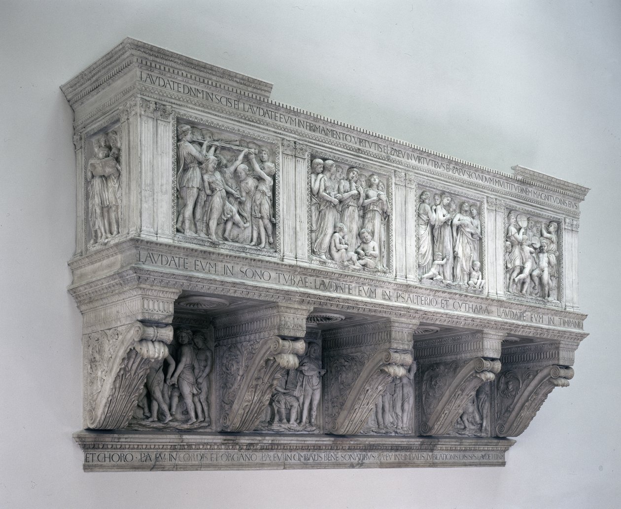 Rekonstruoitu Cantoria, n. 1432-1438 (marmori) tekijältä Luca Della Robbia