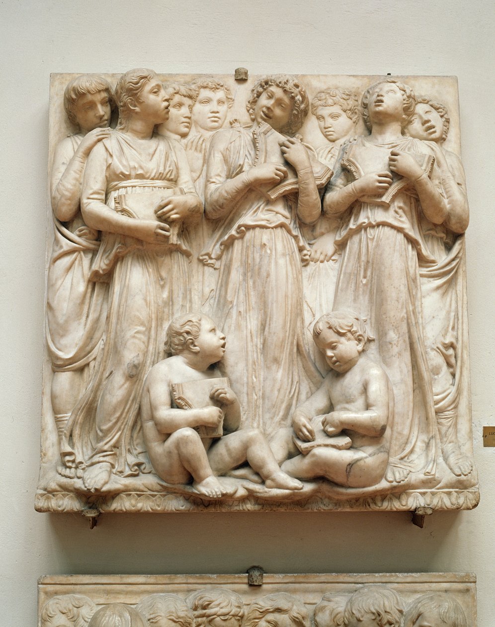 Laulavat enkelit, helpotus Kantorialta, n.1432-38 (marmori) tekijältä Luca Della Robbia