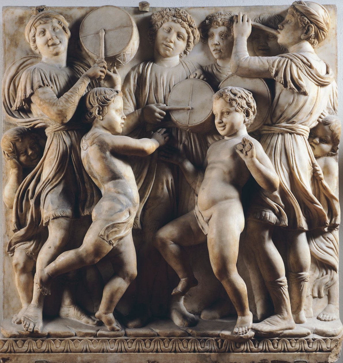 Lapset ja kerubit tanssivat, laulavat ja leikkivät, Cantorian yksityiskohta (kuorogalleria) tekijältä Luca Della Robbia