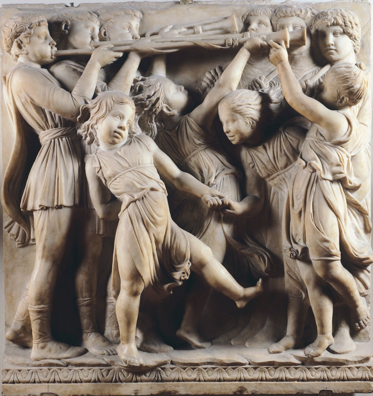 Lapset ja kerubit tanssivat, laulavat ja leikkivät, yksityiskohta Cantoriasta (kuorogalleria) tekijältä Luca Della Robbia