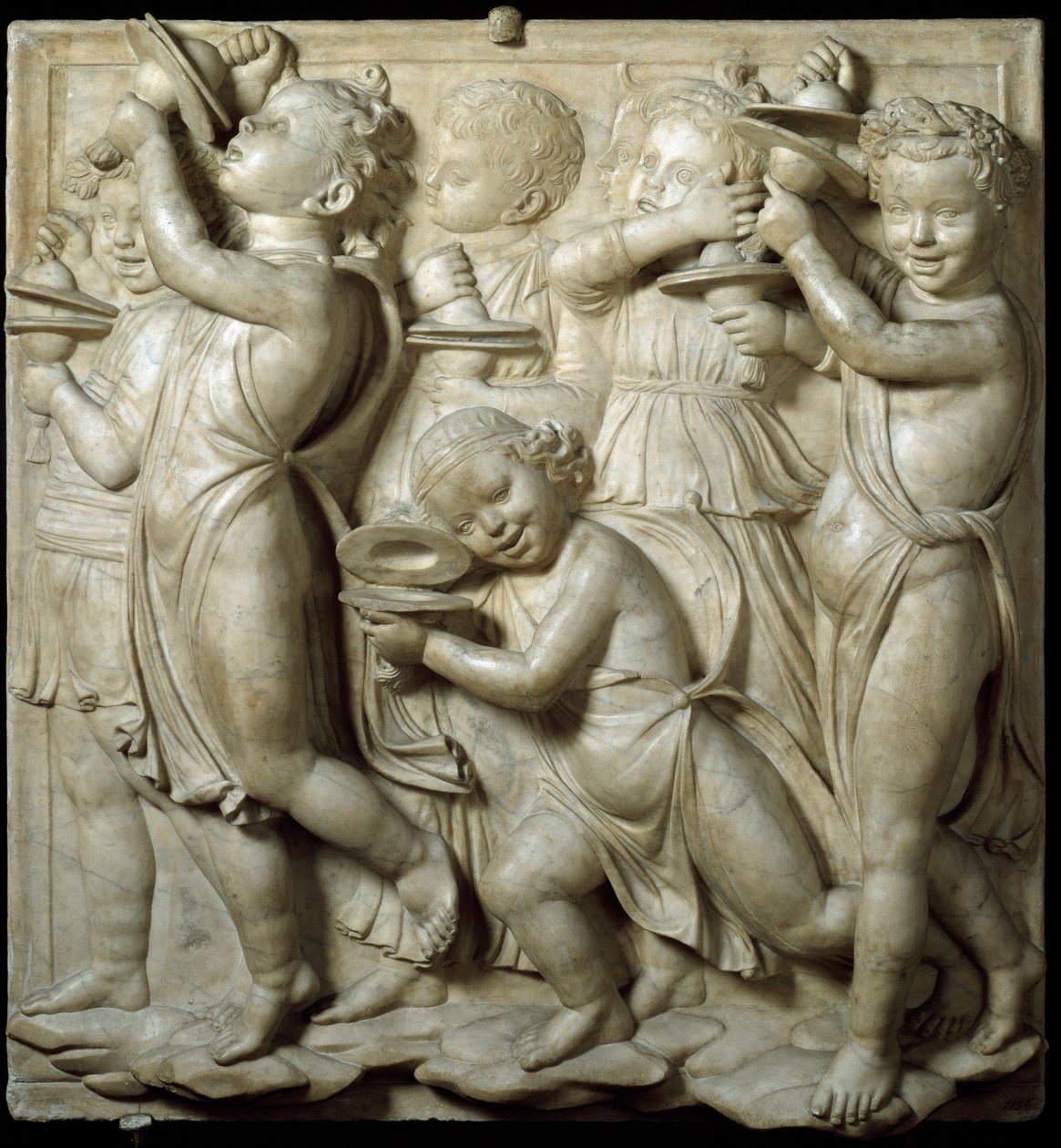 Kantorian tai laulajien katsomopaneeli: lapsi soittaa symbaaleja. korkea marmorireliefi Luca della Robbia (n. 1400-1482) 1431-1438 Dim. 348 cm Museo dell