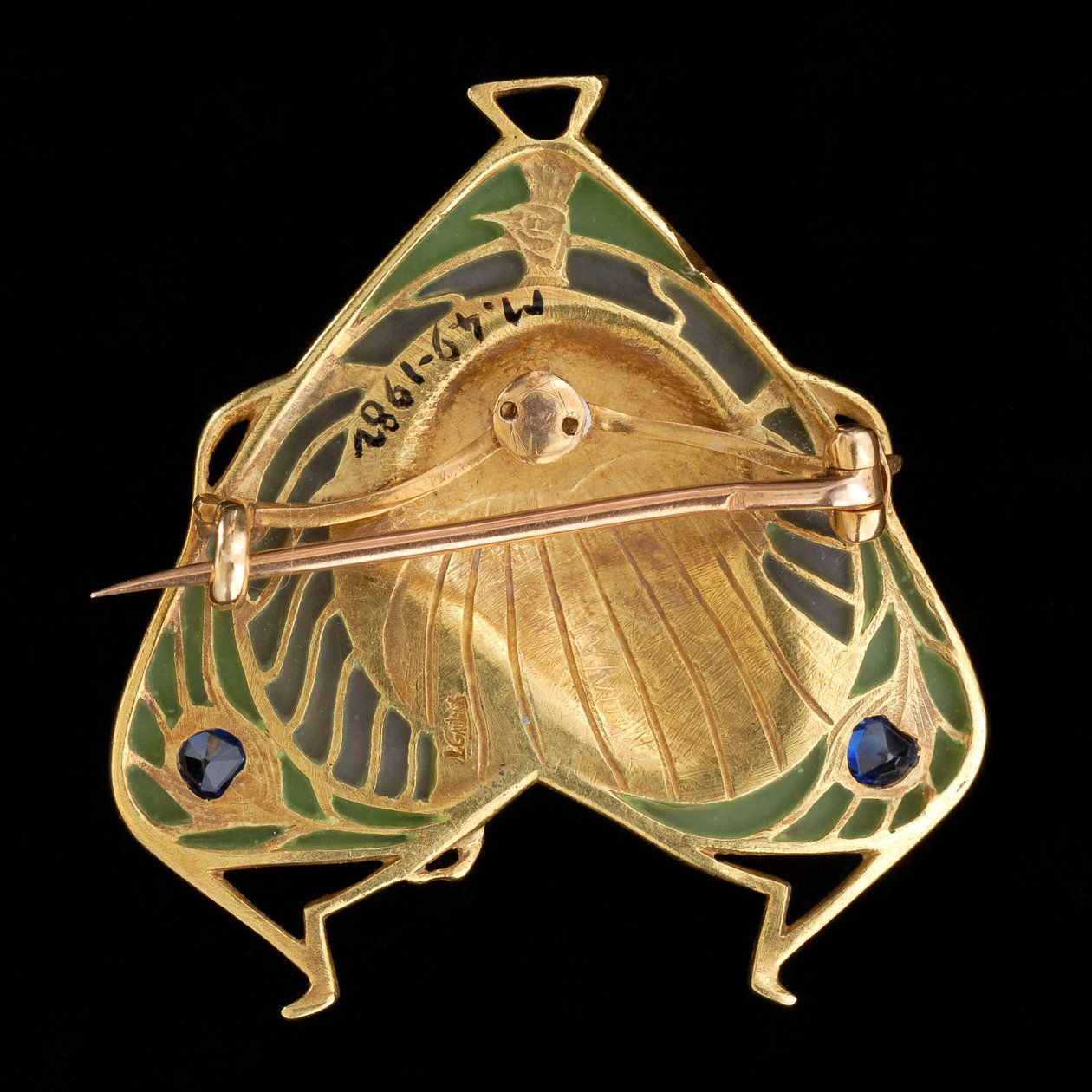 Rintakoru-riipus, n. 1900 (kulta ja plique à jour emali safiireilla) tekijältä Lucien or Léopold Gautrait