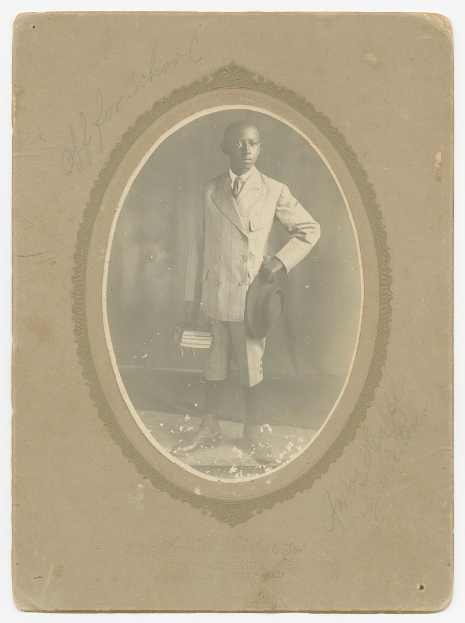 Valokuva Amos Harperista kouluun, n. 1910. tekijältä Lucius Harper