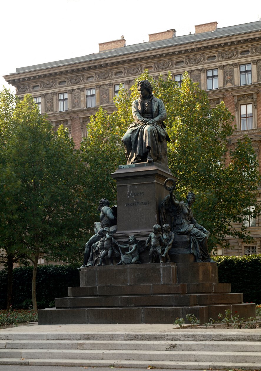 Saksalaisen säveltäjän Ludwig van Beethovenin (1770-1827) muistomerkki, jonka on tehnyt Kaspar von Zumbusch (1830-1915). Wien, Itävalta tekijältä Ludwig von Zumbusch