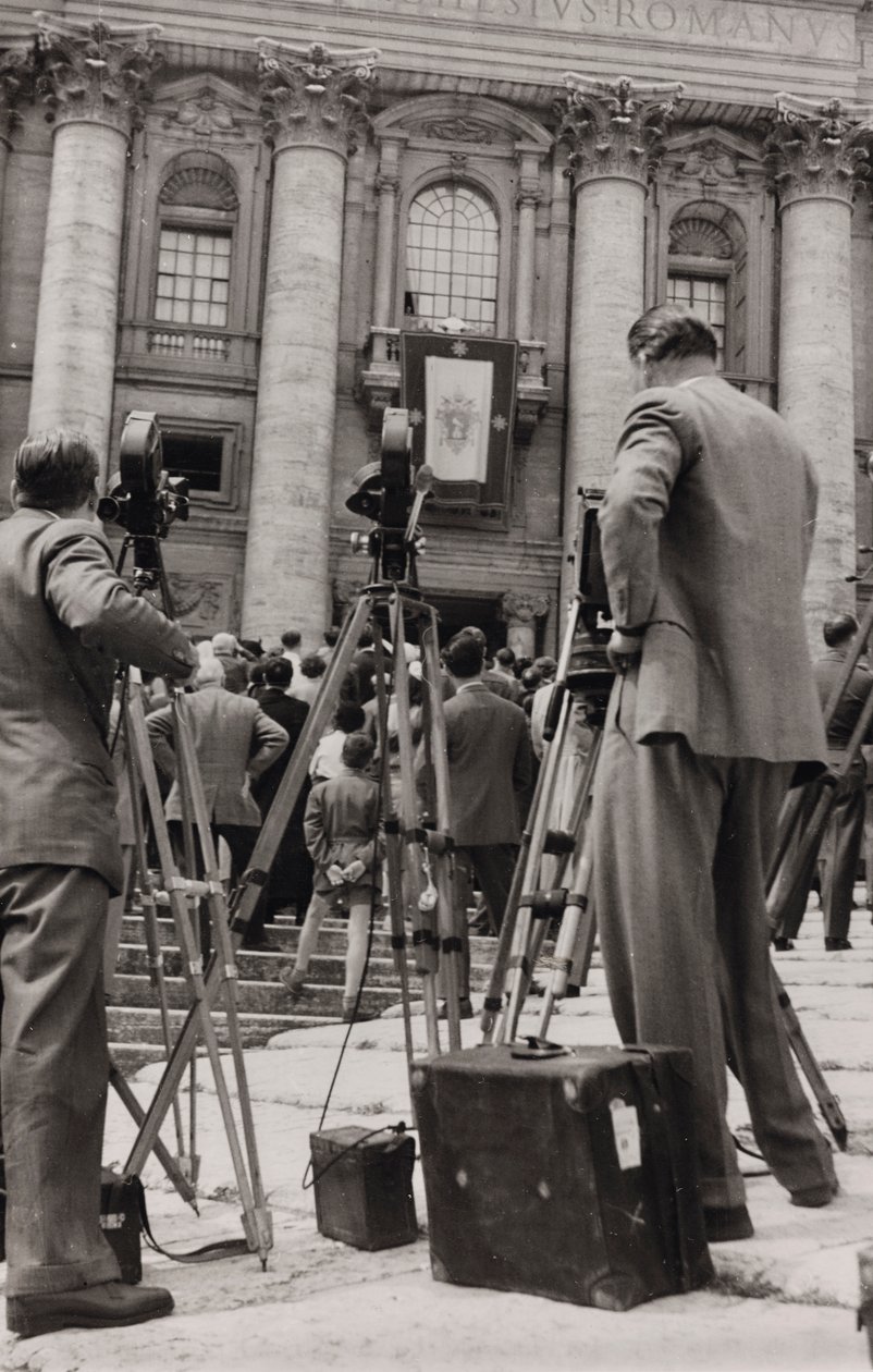 Valokuvaajat Pietarinaukiolla Roomassa tekijältä Luigi Leoni