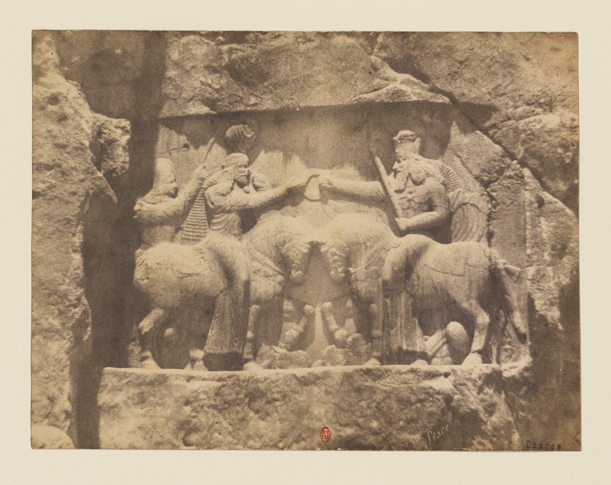 Näkymä 10 - Naqsh -e Rostam. Helpotus rupestre. InvestoinnitArdeshir Ier par le dieu Ahura-Mazda tekijältä Luigi Pesce