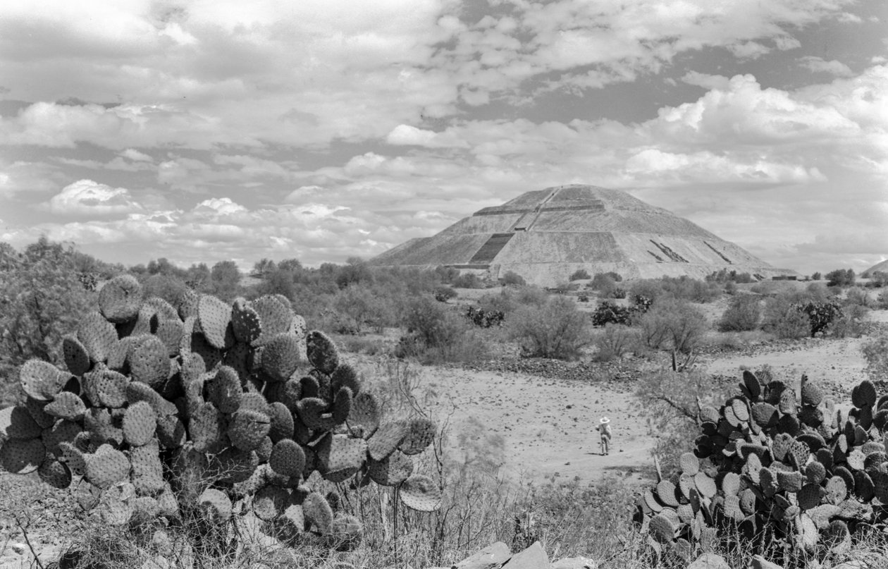 Mayojen monumentaalipyramidi, Jukatanin niemimaa. 1936 tekijältä Luis Marden