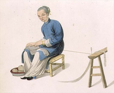 An Old Woman Twisting Cotton, levy 57 kirjasta "The Costumes of China", kaiverrus J. Dadley tekijältä Major George Henry Mason