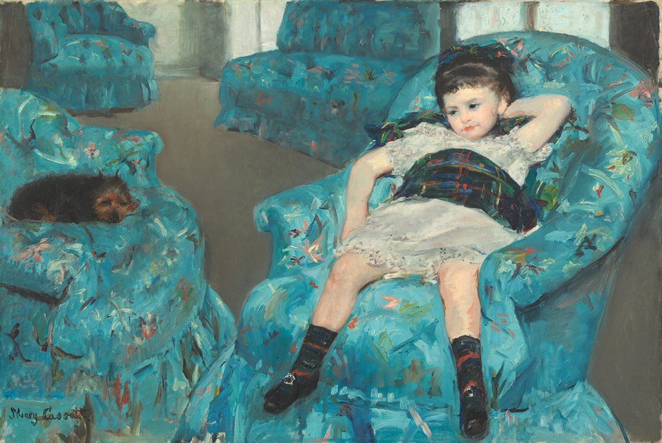 Pieni tyttö sinisessä nojatuolissa tekijältä Mary Cassatt