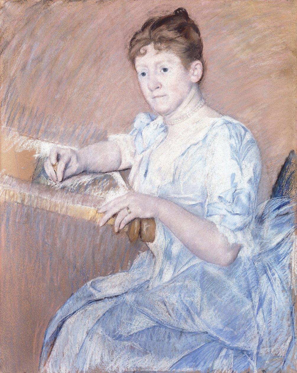Rouva Alexander J. Cassat sinisessä iltapuvussa istuen seinävaatteiden ääressä, tekijältä Mary Cassatt
