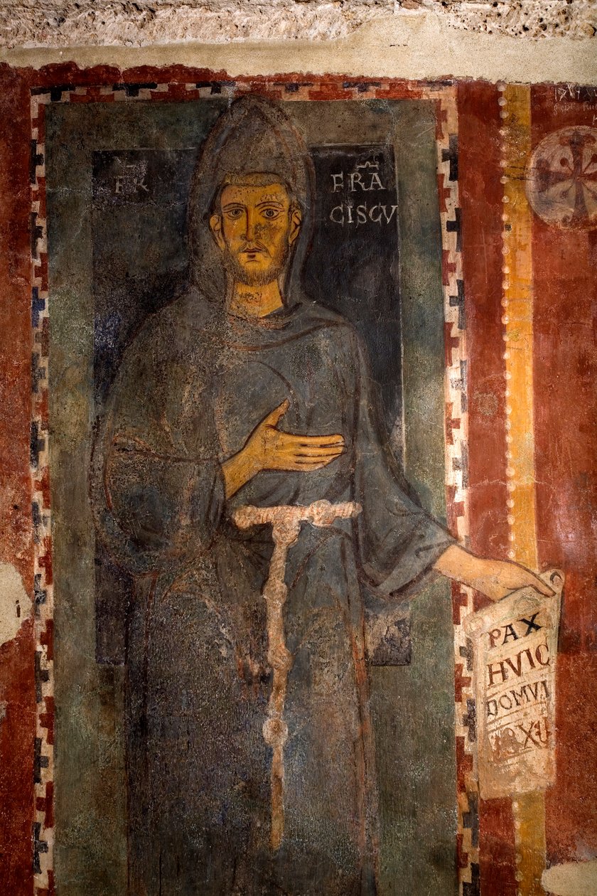 Pyhän Francois Assisilaisen (1181-1226) esitys Tämä on varmasti ensimmäinen esitys pyhimyksestä, joka teloitettiin hänen ollessaan elossa, ilman leimautumista ja ilman aureolia. Hänellä on paperi tai hänelle on kirjoitettu latinaksi "" Pax huic Domui"" (Ra tekijältä Master of Saint Francis of Assisi