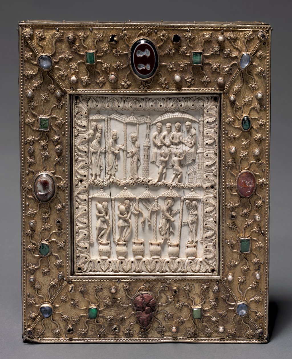 Kirjan muotoinen pyhäinjäännös, n. 1000 tekijältä Master of the Registrum Gregorii