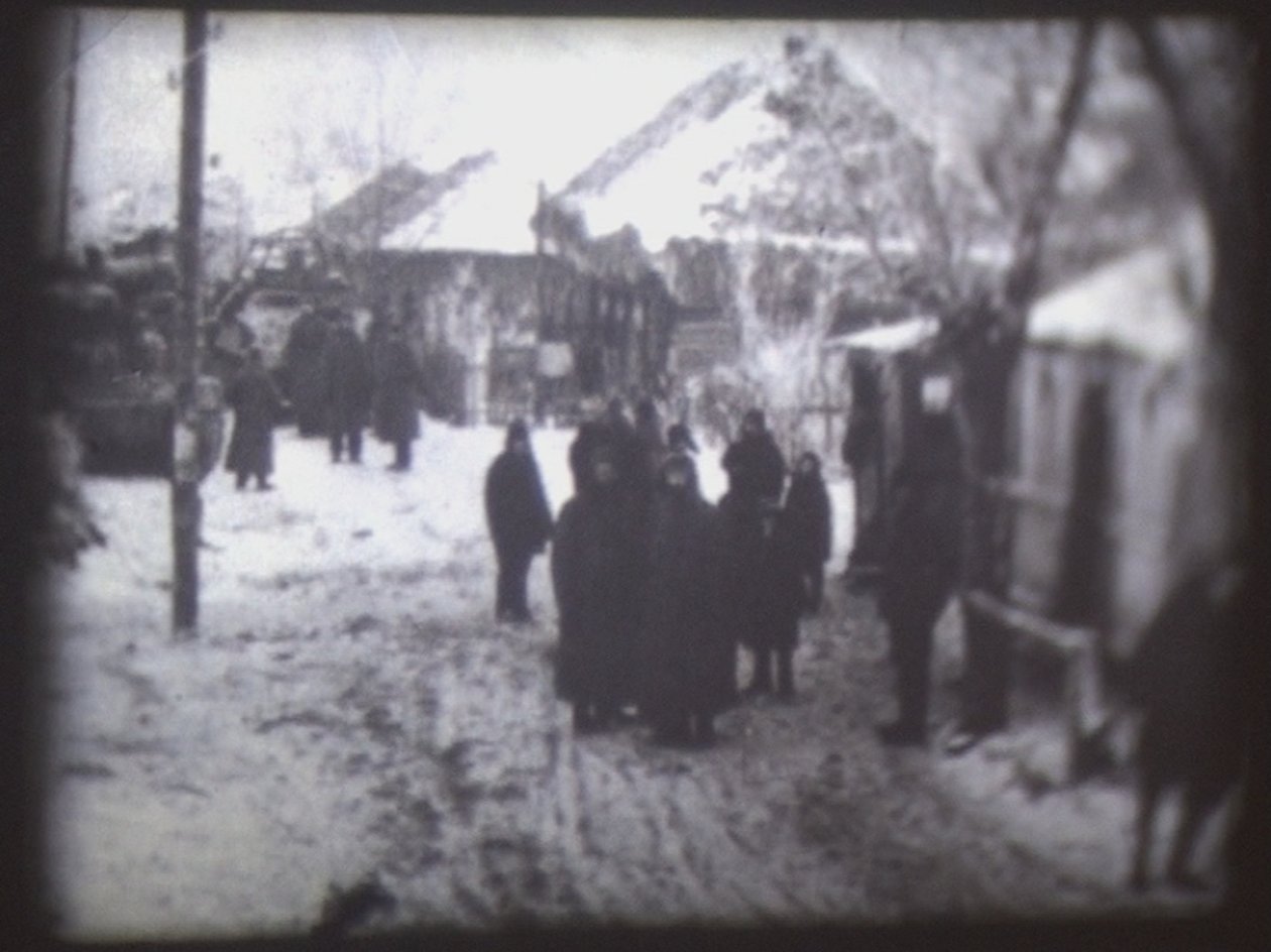 Barbarossa, 2002 (videoprojektori ja simuloitu diaprojektori). tekijältä Mat Collishaw