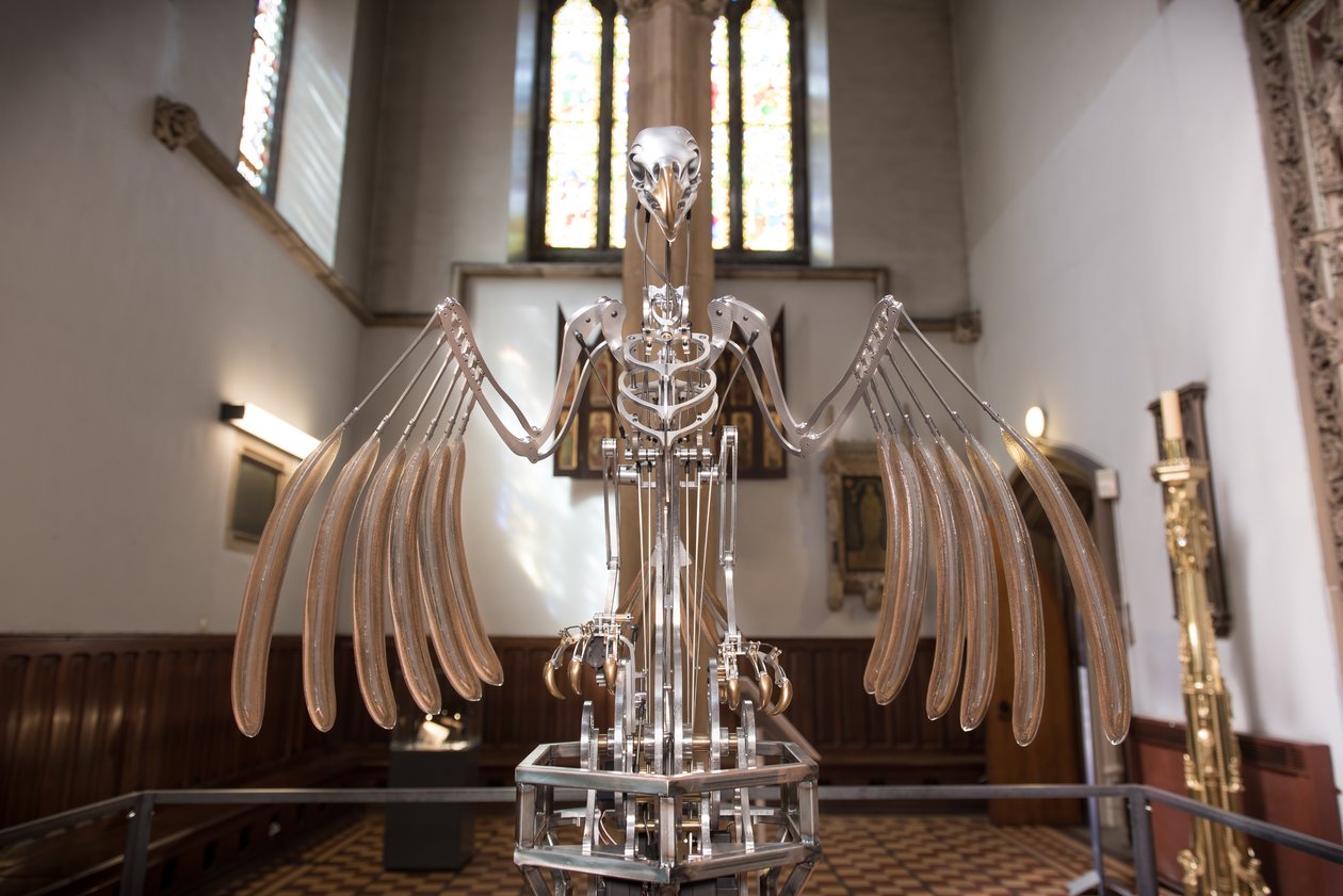 The Nerve Rack, 2019 (Asetaali, akryyli, alumiini, messinki, sähköpiiri, maali, PVC, hartsi, servomoottorit, teräs) tekijältä Mat Collishaw