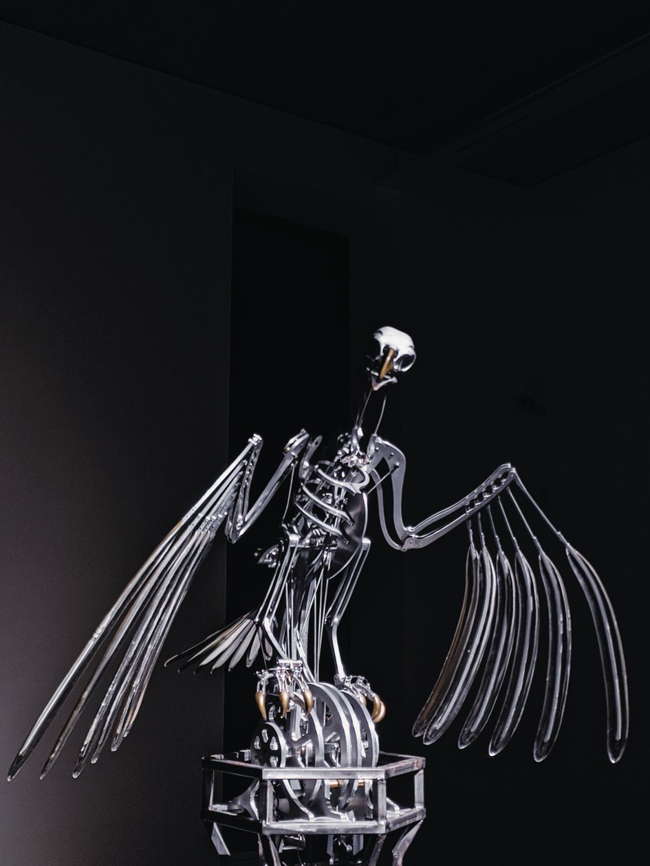 The Nerve Rack, 2019 (Asetaali, akryyli, alumiini, messinki, sähköpiiri, maali, PVC, hartsi, servomoottorit, teräs) tekijältä Mat Collishaw