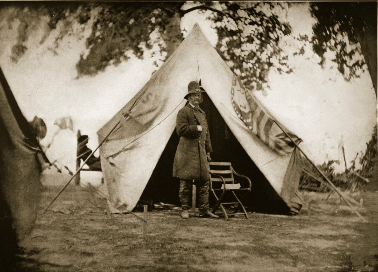 Kenraali A. E. Burnside leirillä, 1861-65 tekijältä Mathew B. Brady