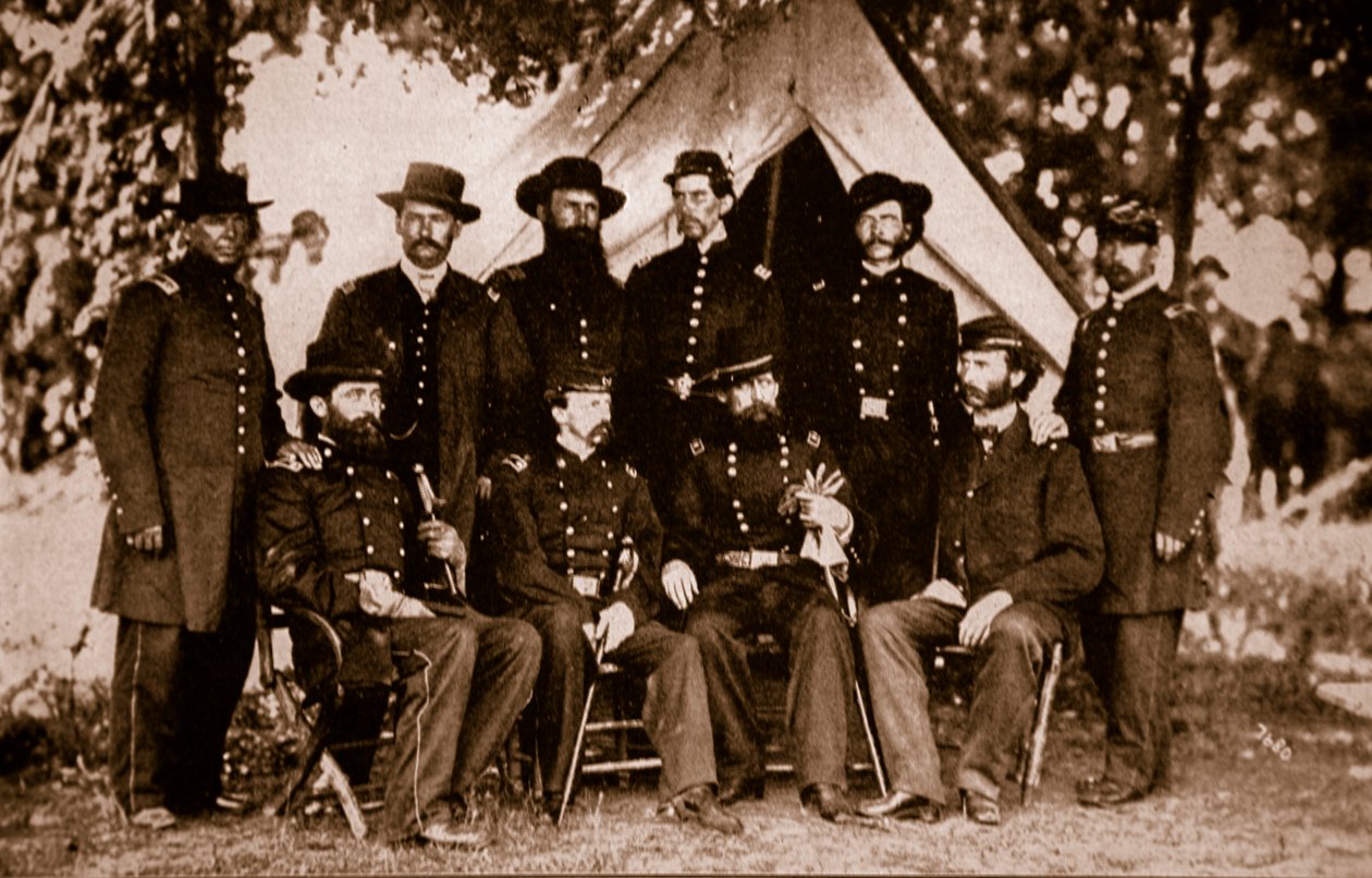 Kenraali Jefferson C. Davis ja esikunta, 1861-65 (seepiakuva) tekijältä Mathew B. Brady