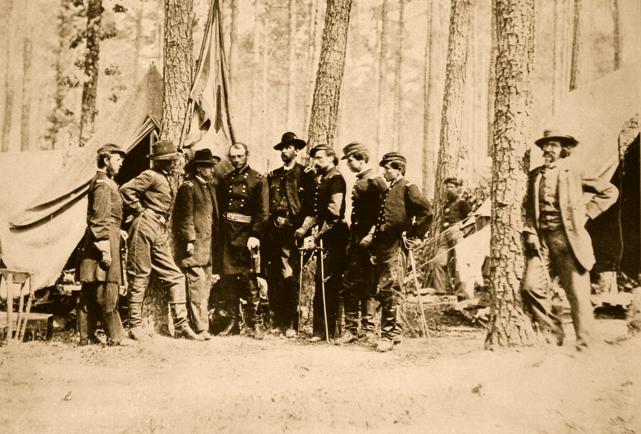 Kenraali Potter ja henkilökunta Mathew Bradyn kanssa nojaten puuhun, 1861-65 (seepiakuva) tekijältä Mathew B. Brady