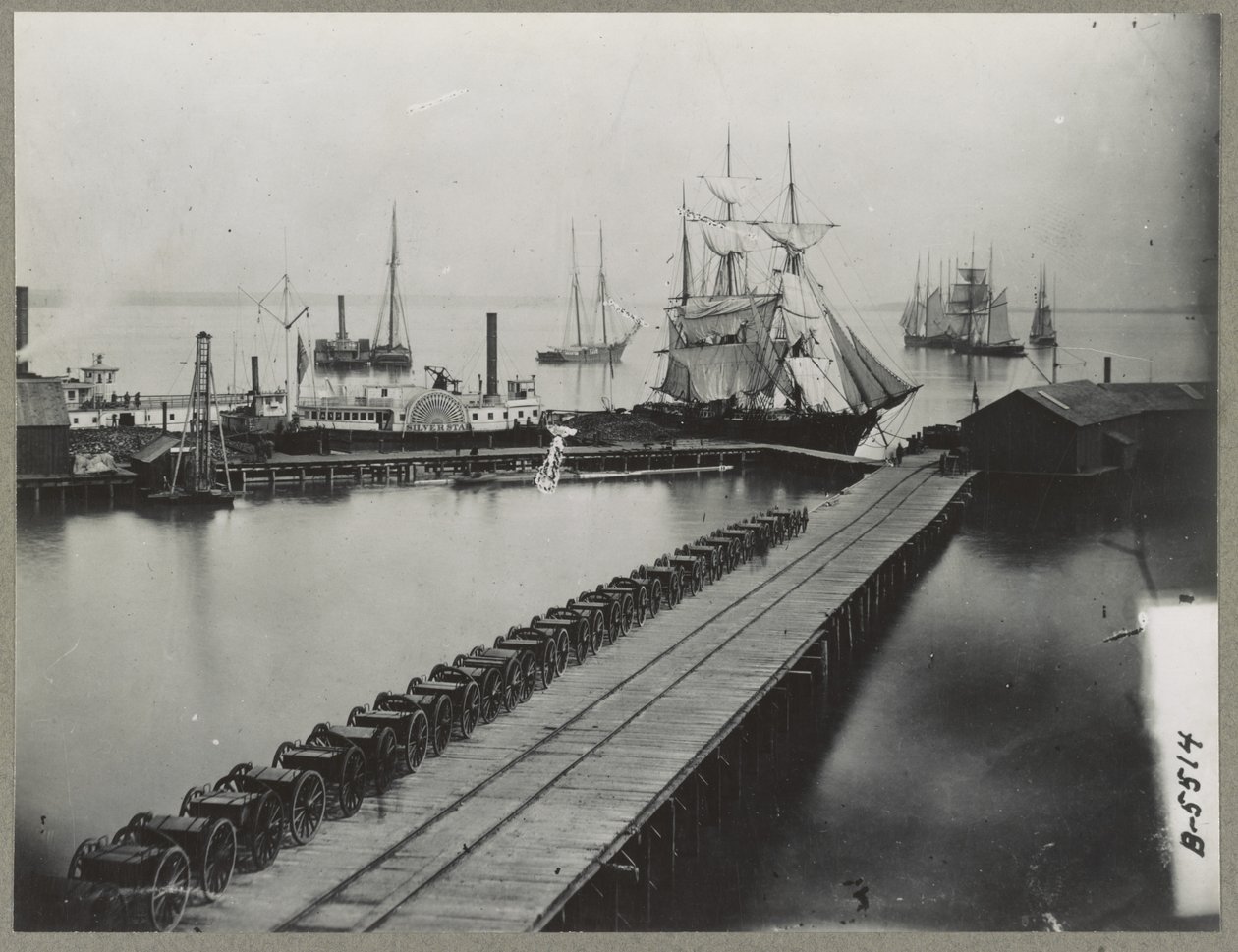 Magaziinilaituri City Pointissa, Virginiassa, noin 1865. tekijältä Mathew B. Brady