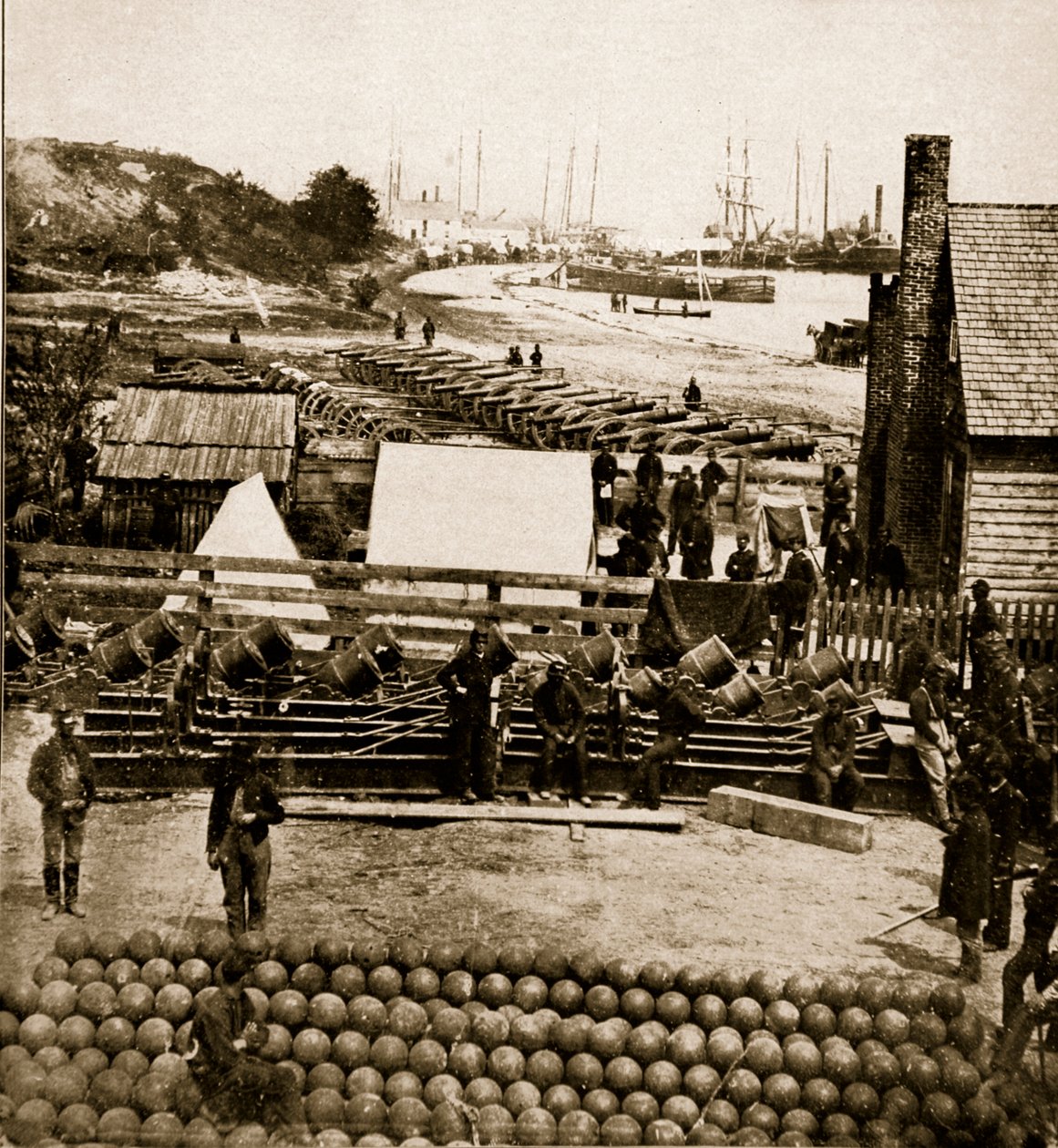 Washington 1860-luvulla - Ordnance Depot City Pointissa, 1861-65 (seepiakuva) tekijältä Mathew B. Brady