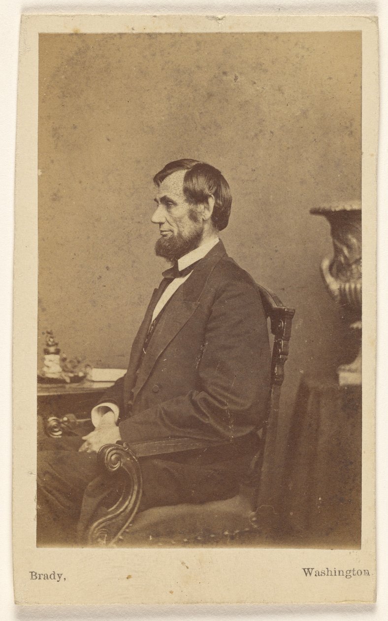 [Abraham Lincoln istuu profiilissa] tekijältä Mathew B. Brady