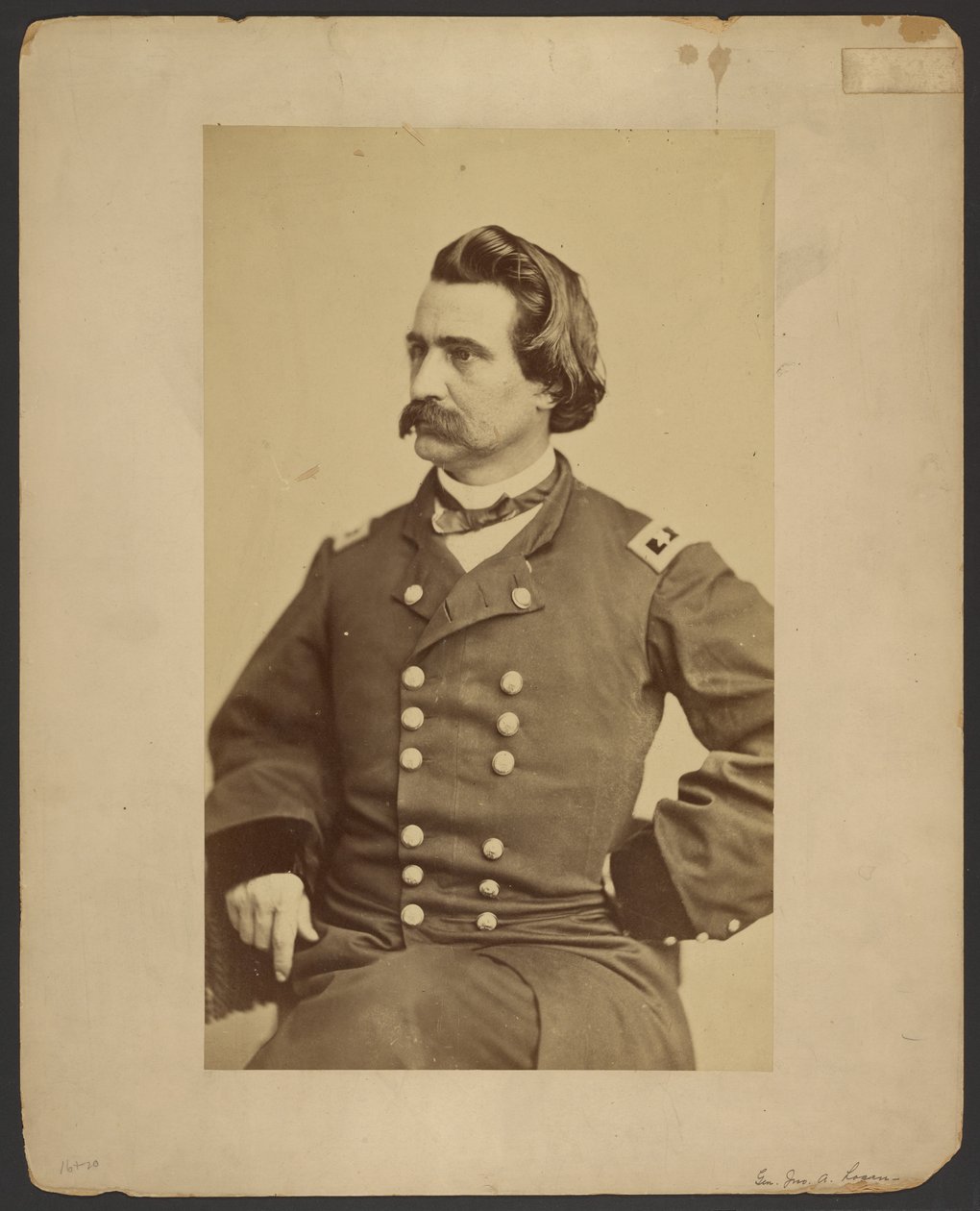 [Kenraali John A. Loganin muotokuva] tekijältä Mathew B. Brady