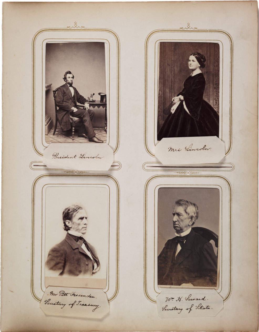Albumi, jossa 200 cartes de visite -kuvaa, suurin osa Bradyn tekemiä, n. 1865 (seepiakuva). tekijältä Mathew B. Brady
