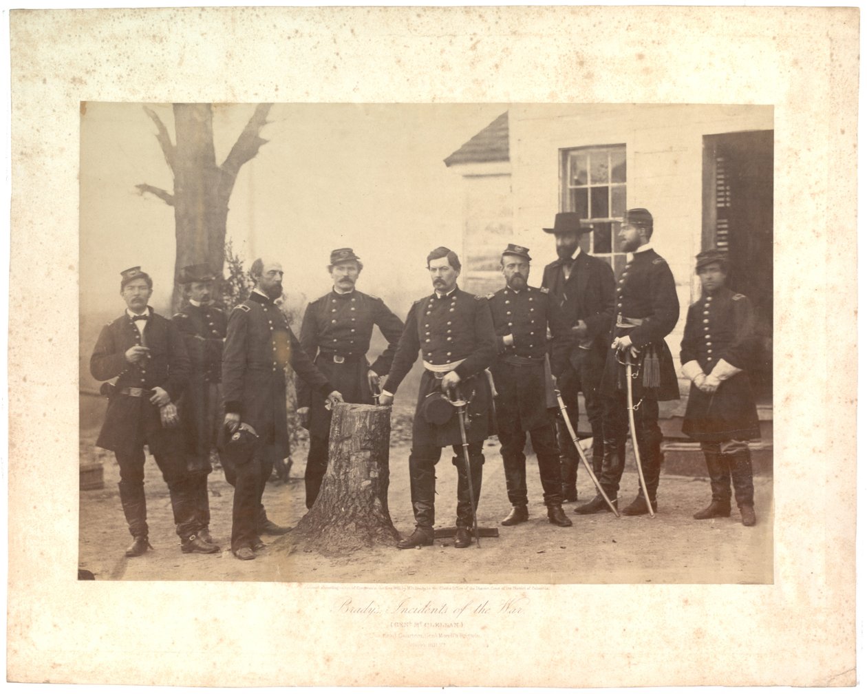 Kenraali McClellanin albumikuva kenraali Morrellin prikaatin päämajassa, 1862 (seepiakuva) tekijältä Mathew B. Brady