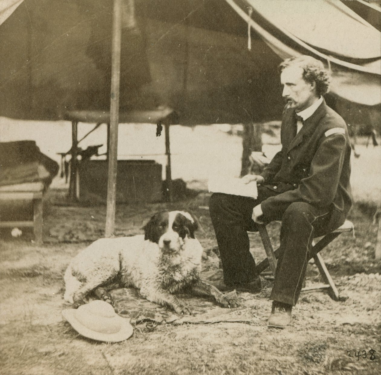 Kenraali Custer (1839-76) päämajassaan, n. 1864 tekijältä Mathew B. Brady