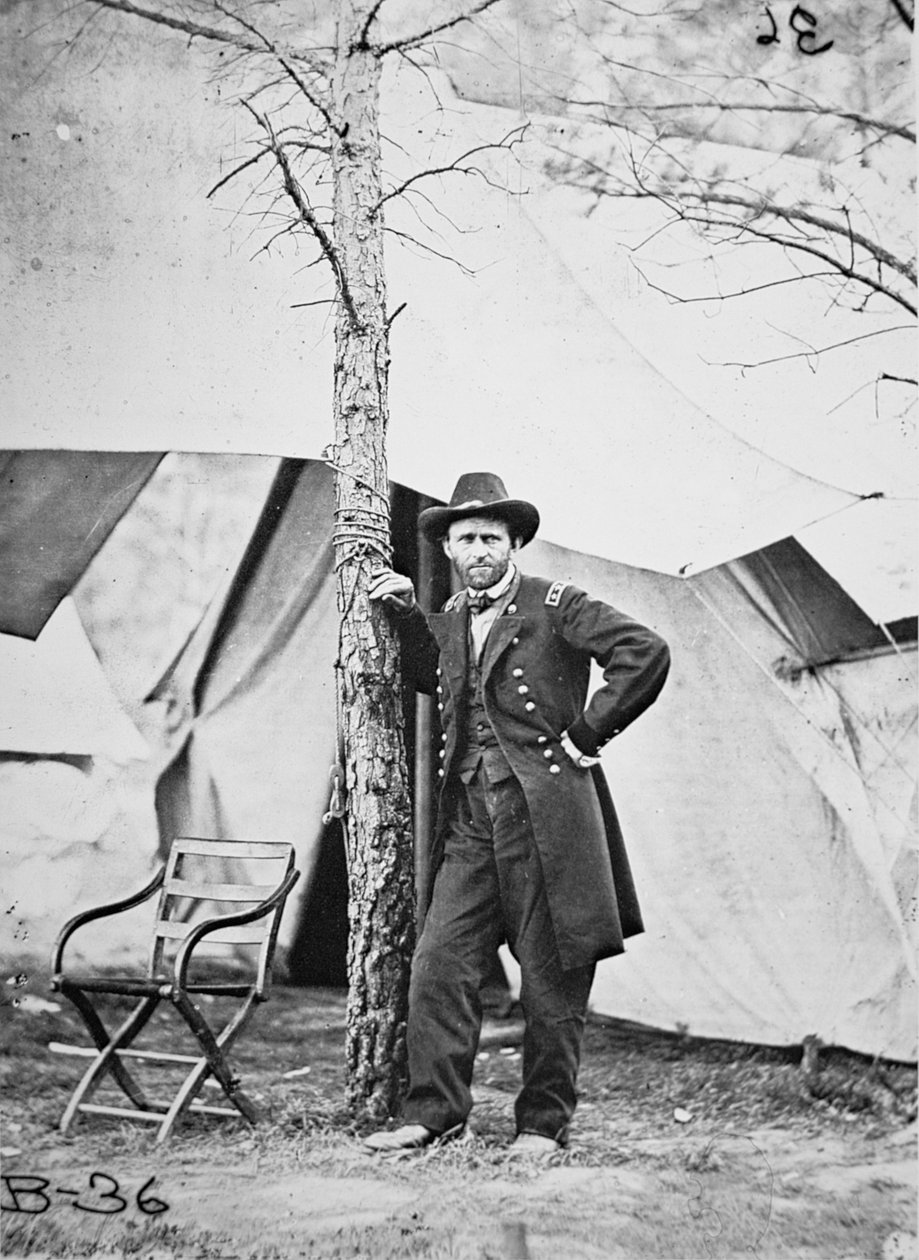 Kenraali Ulysses Simpson Grant kentällä Cold Harborissa - tekijältä Mathew Brady