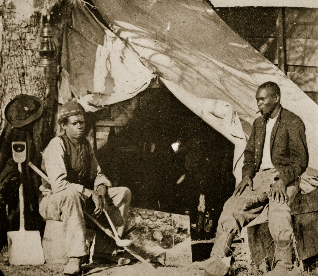 John Henry ja Reuben vapaa-aikana, 1861-65 tekijältä Mathew B. Brady