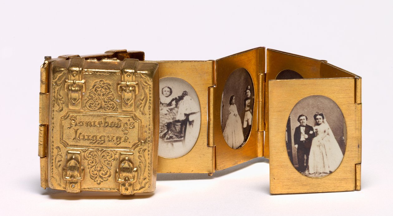 Somebodys Luggage Miniature Wedding Album of Tom Thumb ja Lavinia Warren, c. 1863. tekijältä Mathew B. Brady