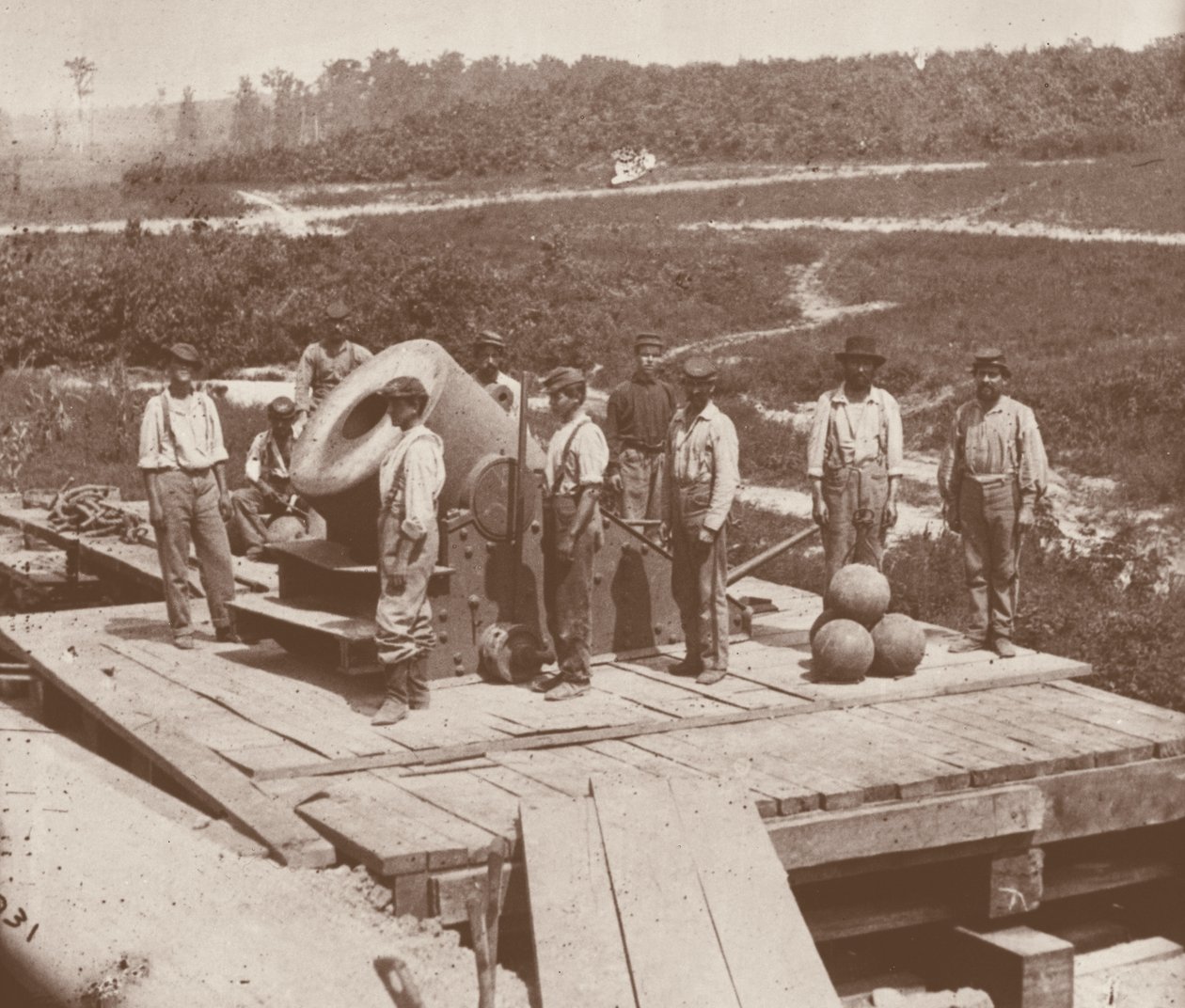 Yhdysvaltain sisällissodassa (1861-65) käytetty Diktaattoriliiton armeijan kranaatinheitin (m/v kuva) tekijältä Mathew Brady