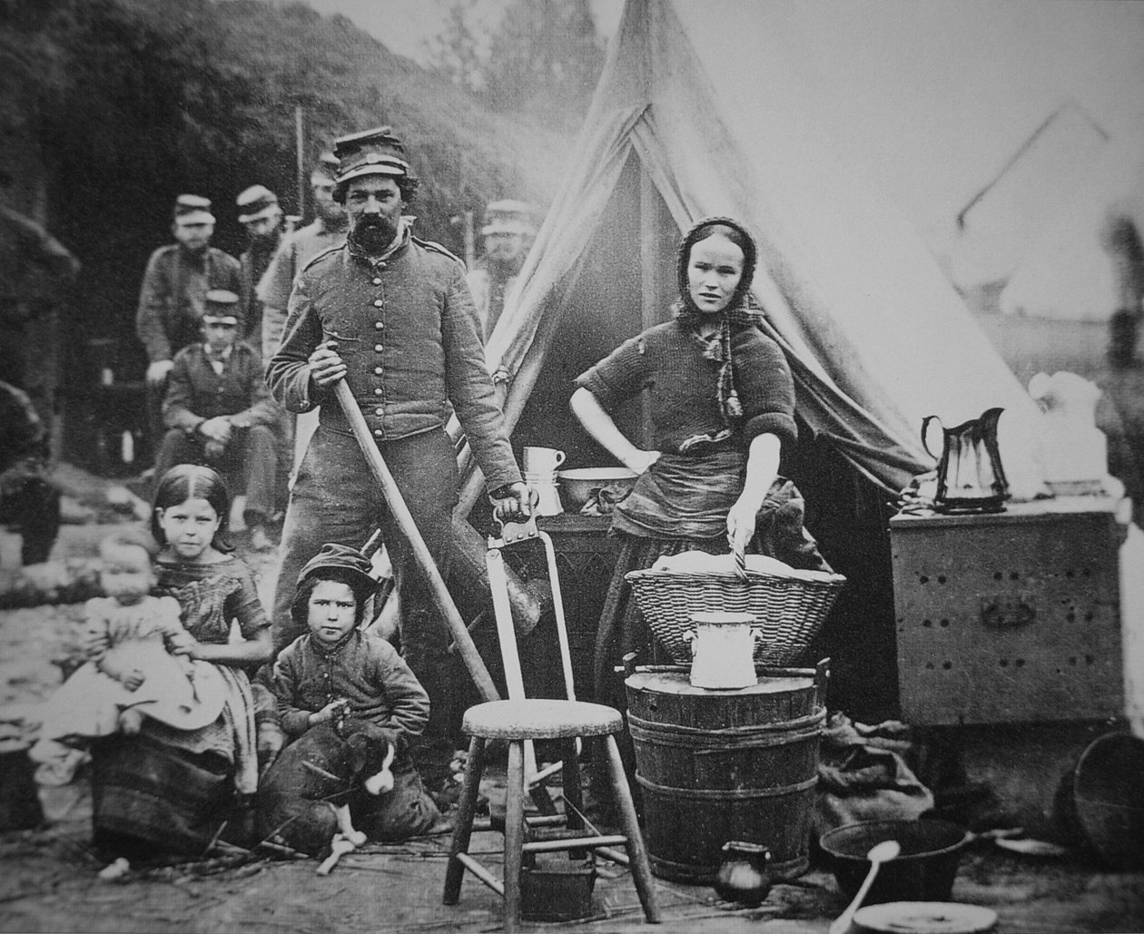 31. Pennsylvanian rykmentin liiton sotilas perheineen Camp Slocumissa lähellä Washington DC:tä tekijältä Mathew Brady