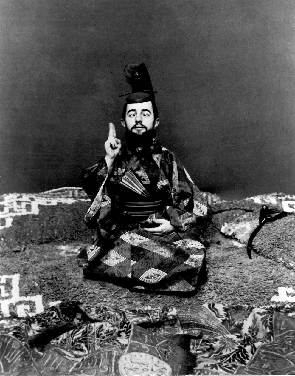 Henri de Toulouse-Lautrec japanilaisessa mekossa, n. 1892. tekijältä Maurice Guibert