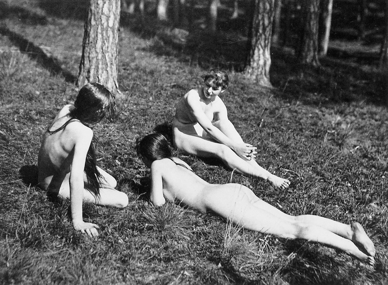 Ulkona; tutkimus 50 mallista, Saksa, 1920-luku tekijältä Max Koch
