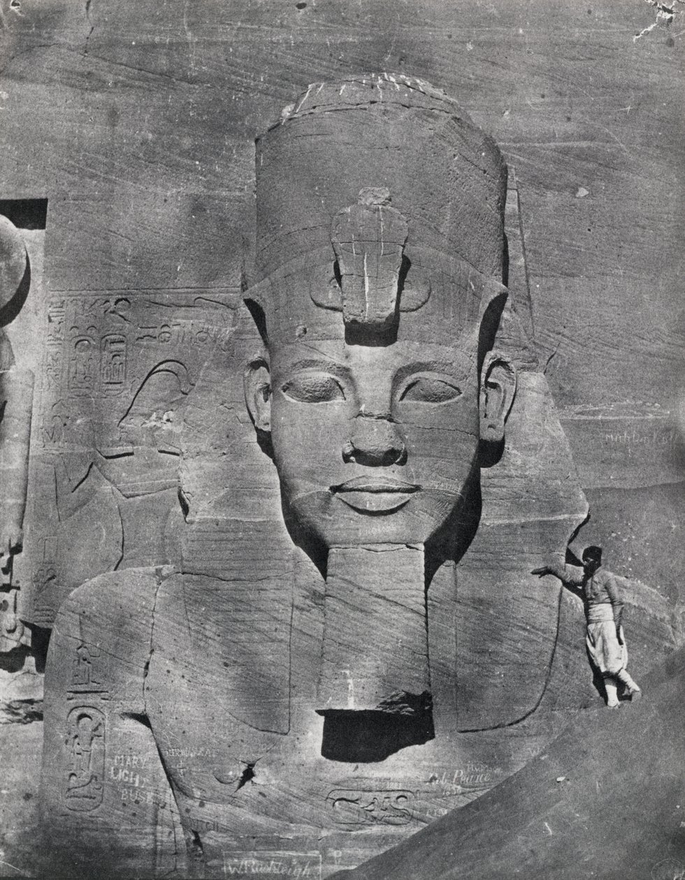 Ramses II:n kolossaalipatsas Abu Simbelissä, 1850 tekijältä Maxime Du Camp