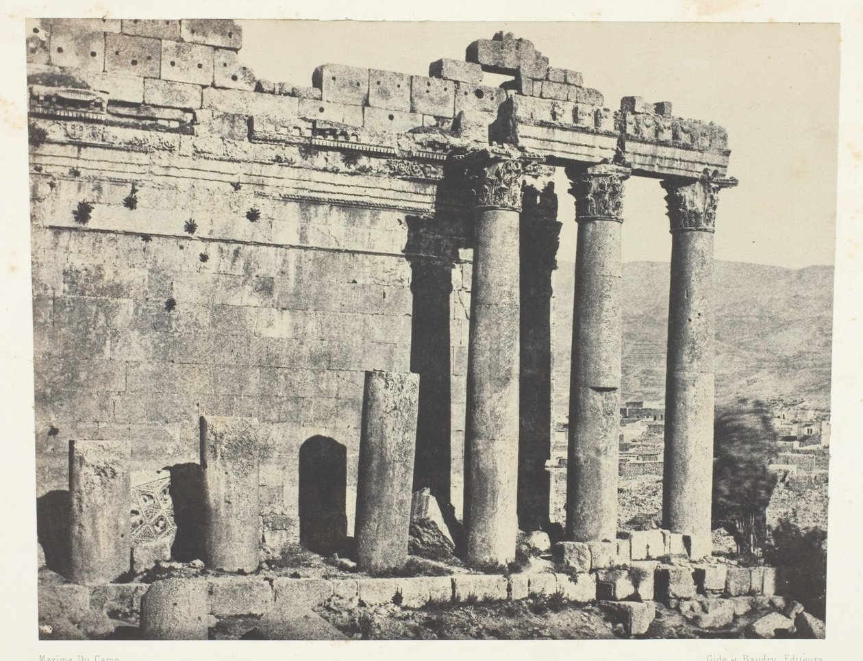 Baalbeck (Heliopolis), Jupiterin temppeli, länsijulkisivu; Syyriaa tekijältä Maxime Du Camp