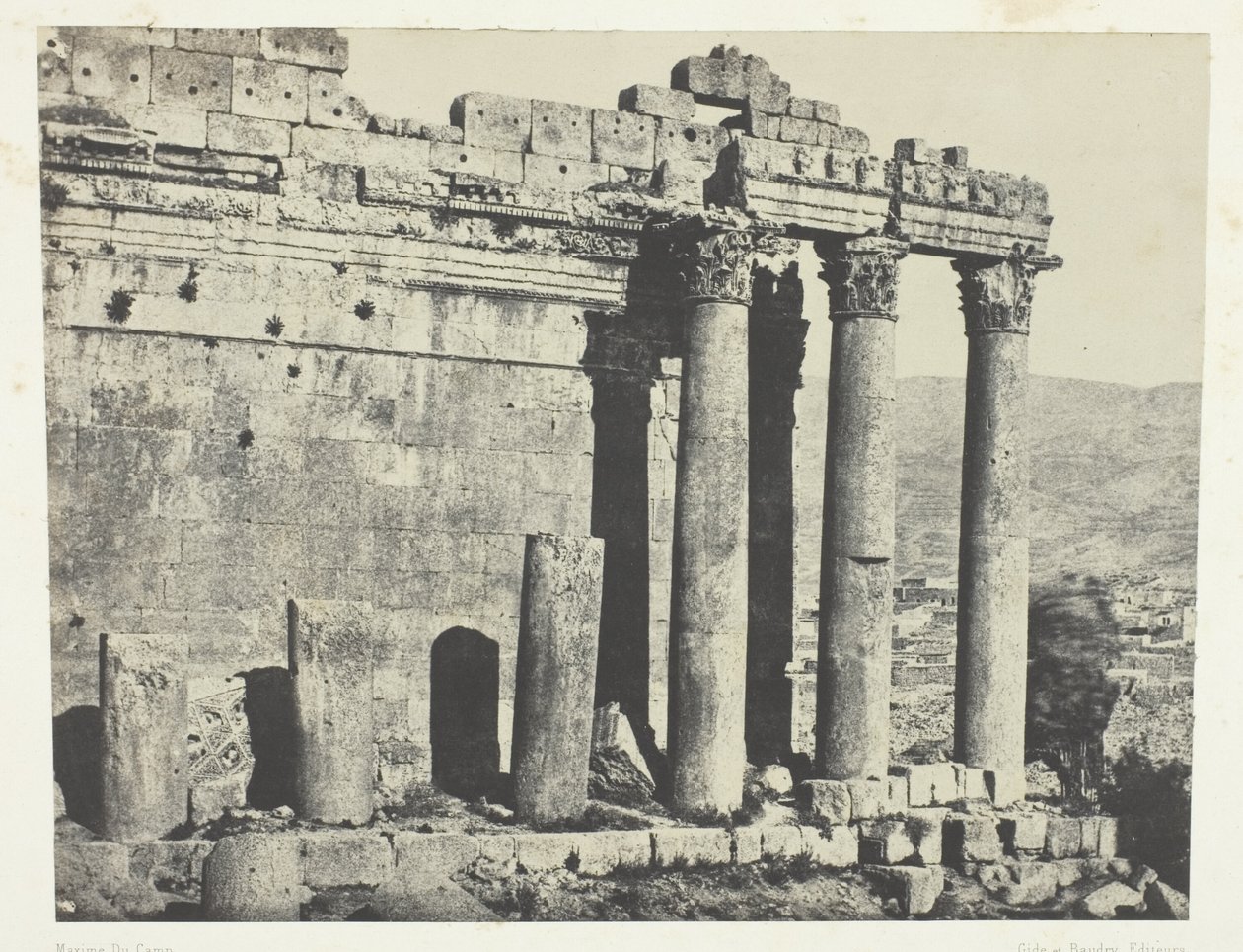 Baalbeck (Heliopolis), Jupiterin temppeli, länsijulkisivu; Syyriaa tekijältä Maxime Du Camp