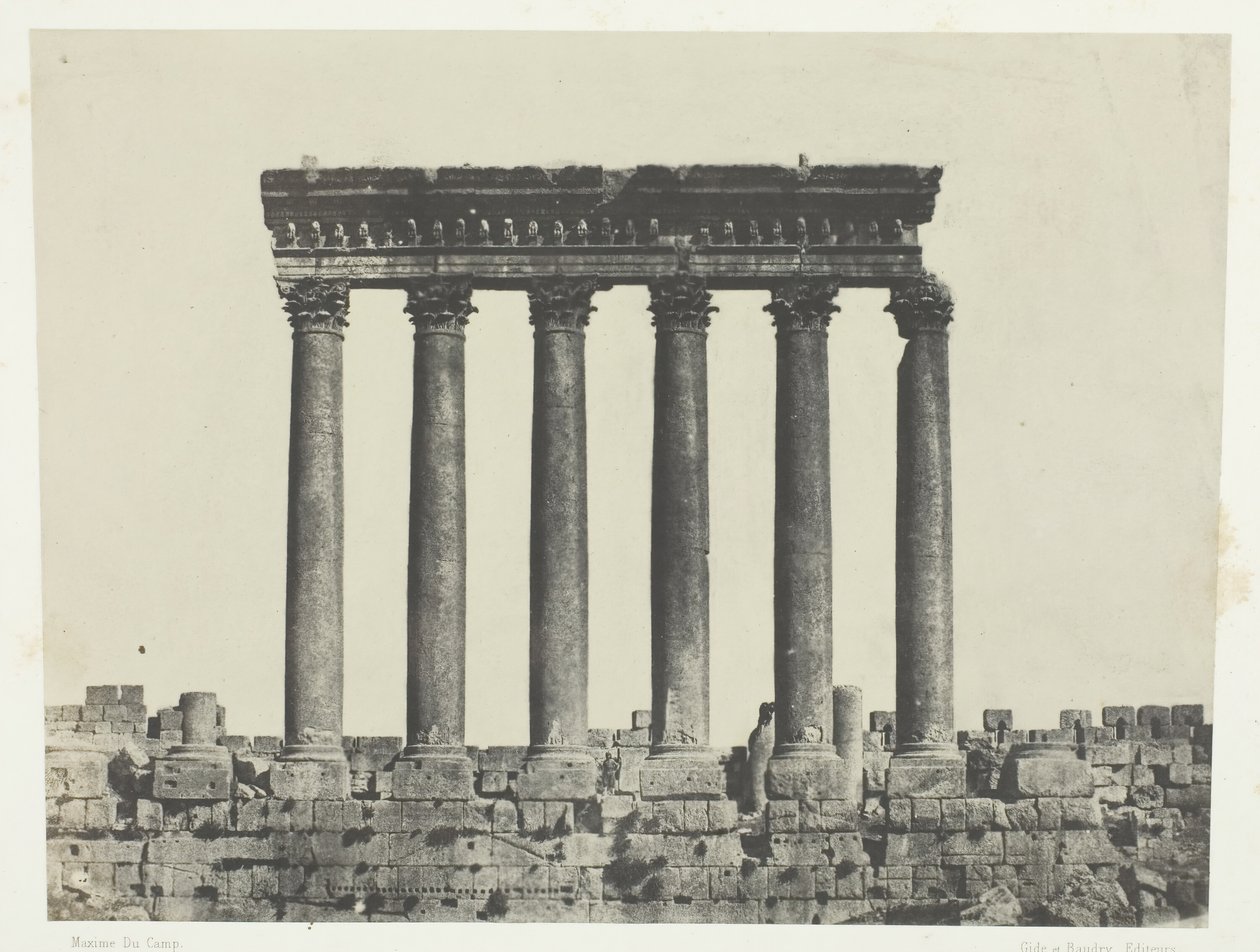 Baalbeck Heliopolis, Auringon temppelin pylväikkö, Syyria, 184951, painettu 1852. tekijältä Maxime Du Camp