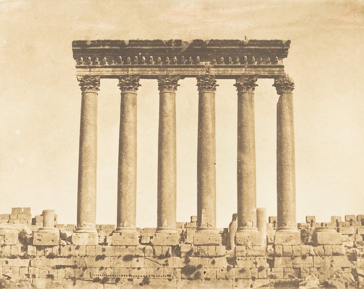 Auringon temppelin pylväikkö, Baâlbek Heliopolis, 15. syyskuuta 1850. tekijältä Maxime Du Camp