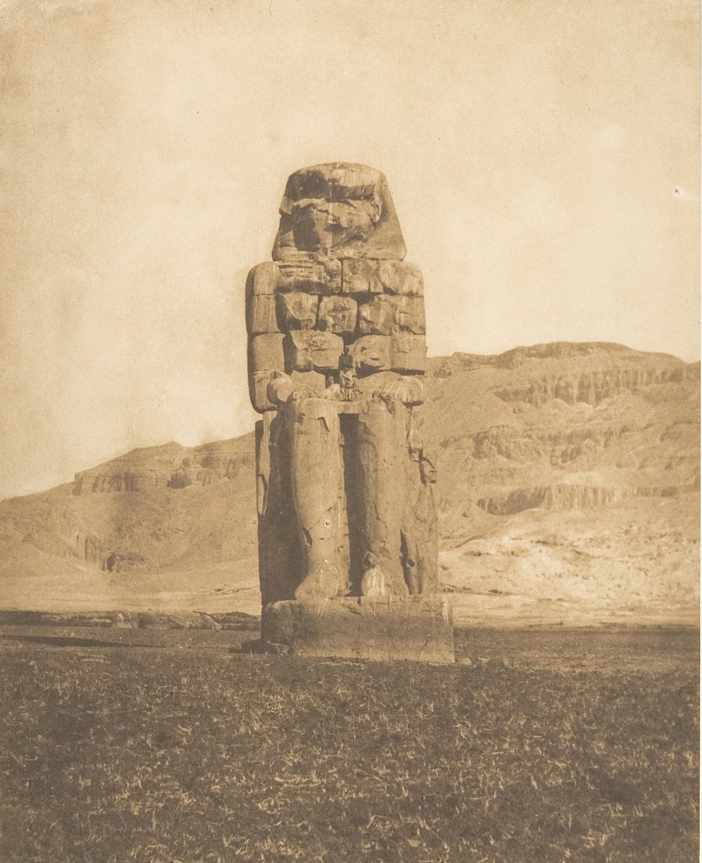 Kunnostettu Amenophis III:n kolossi Theban laulupatsaalla tai Memnonin kolossilla, 1849-50. tekijältä Maxime Du Camp