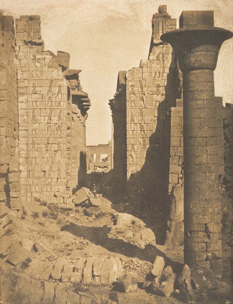 Bubastiisien tuomioistuin ja sisäänkäynti Karnacin palatsin Hypostyle Halliin, Thebes, 1849-50. tekijältä Maxime Du Camp