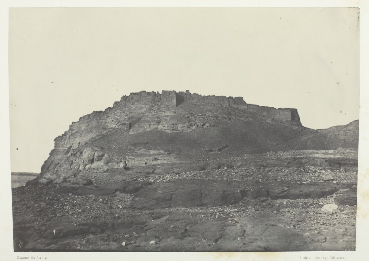 Ibrahimin muinainen linnoitus, näkymä etelästä, Nubia, 184951, painettu 1852. tekijältä Maxime Du Camp