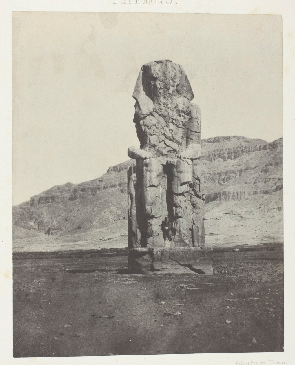 Gournah, Amenopht III:n monoliittinen kolossi; Thebe, levy 56 albumista "Egypte, Nubie, Palestine et Syrie" (1852). tekijältä Maxime Du Camp