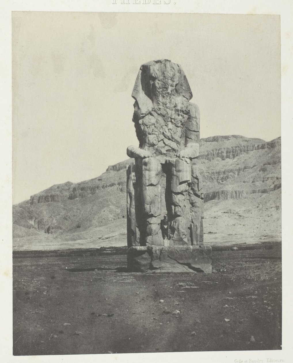 Gournah, Amenopht III:n monoliittinen kolossi; Thebe, levy 56 albumista "Egypte, Nubie, Palestine et Syrie" (1852). tekijältä Maxime Du Camp